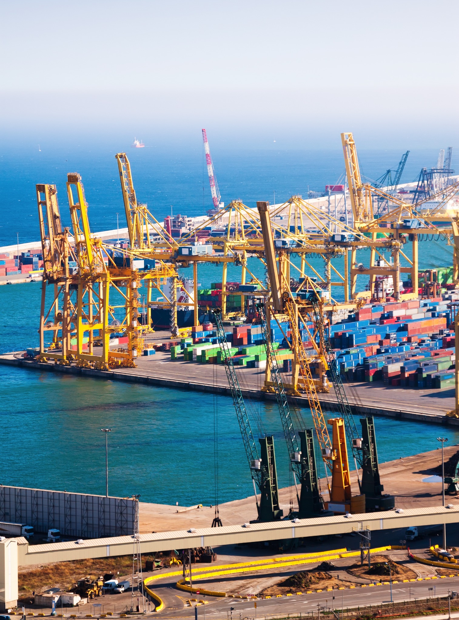 Port terminal with containers and cranes